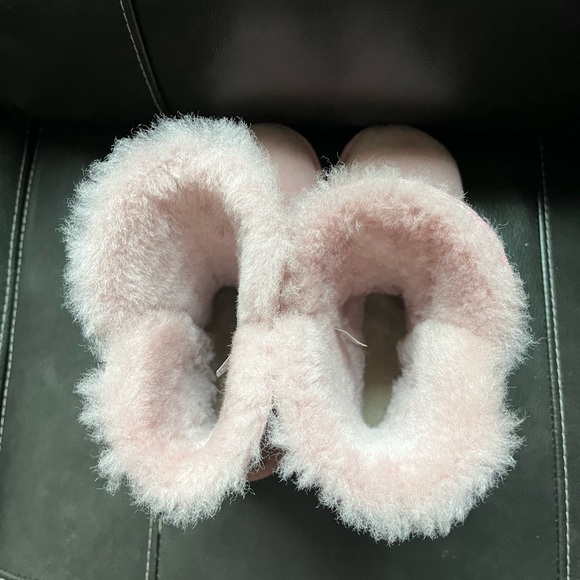 Women’s size 7 Ugg boots - Picture 3 of 8